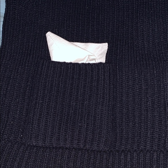 Merino Wool sleeveless sweater with 2 pockets - Picture 2 of 3